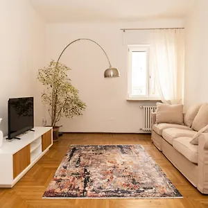 https://elegante-residenza-con-affaccio-su-porta-leoni.hotelinveneto.com