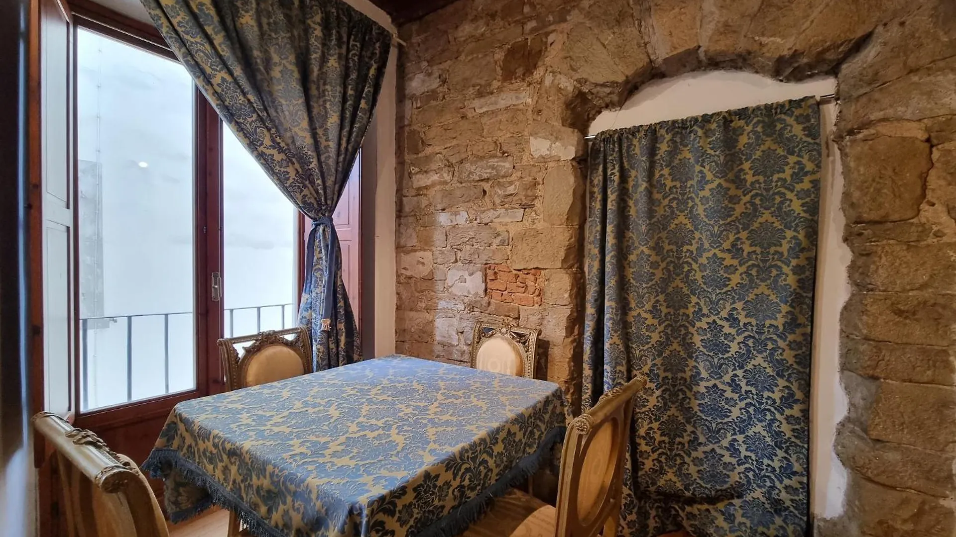 Апартаменты La Sede Dell'Arte Monolocale Studio E Camere In Torre Medievale Vicino A Duomo E Piazza Signoria Флоренция